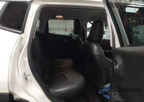 2019 Jeep Compass Latitude 4X4 z USA, uszkodzony, nr VIN 3C4NJDBBXKT593879